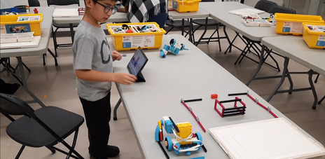 Kids building robots in STEM classroom