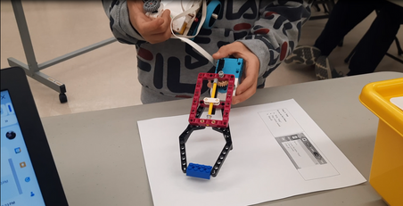Kids building robots in STEM classroom in Barrie